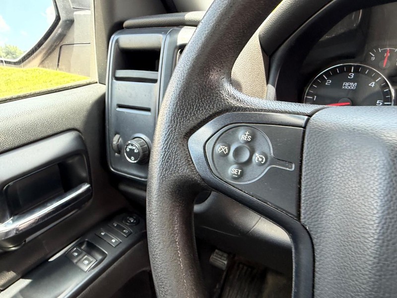 Chevrolet Silverado 1500 Vehicle Full-screen Gallery Image 9