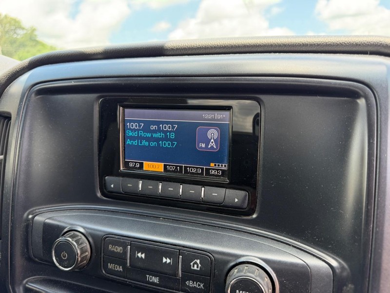 Chevrolet Silverado 1500 Vehicle Full-screen Gallery Image 10
