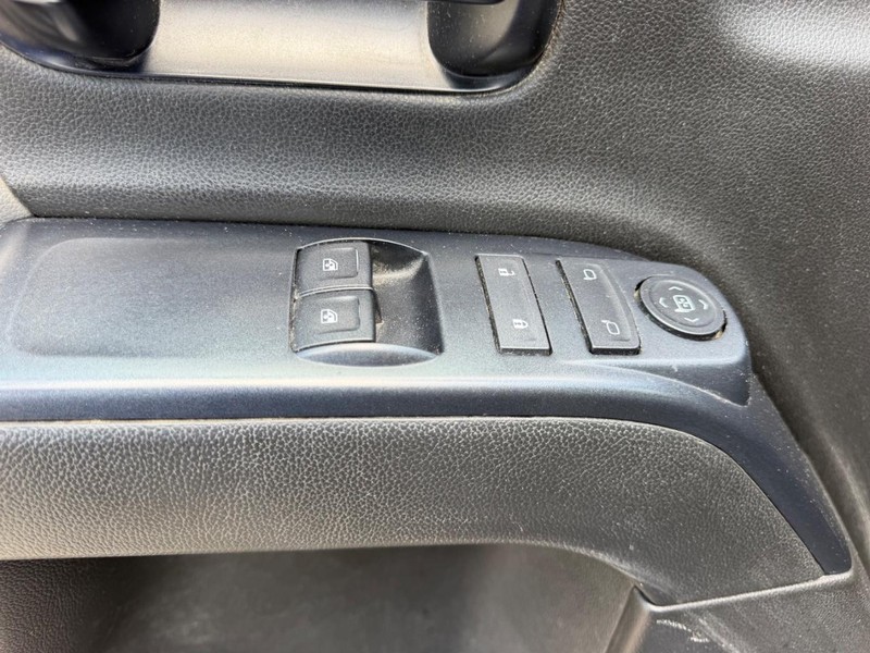 Chevrolet Silverado 1500 Vehicle Full-screen Gallery Image 13