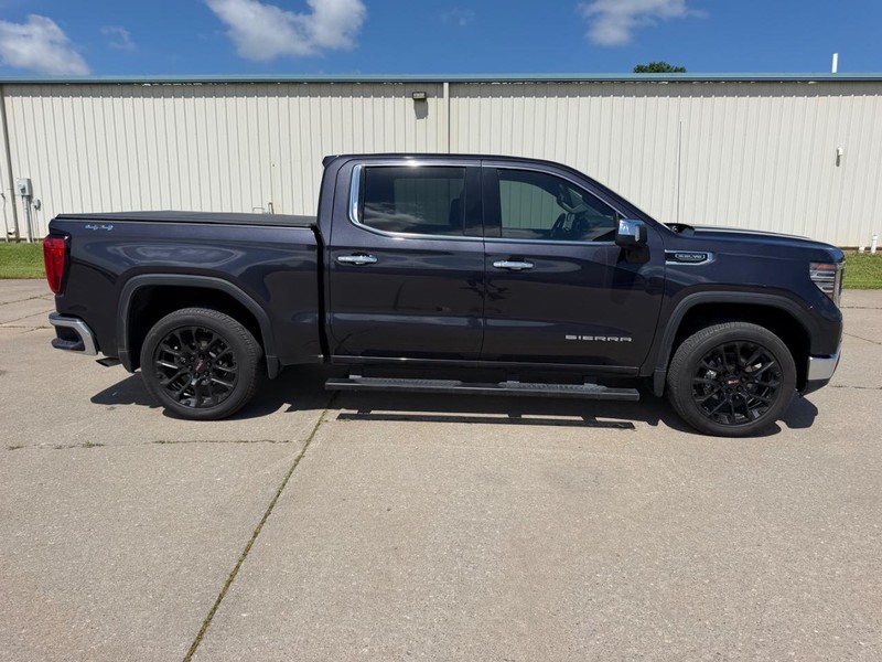 GMC Sierra 1500 Vehicle Full-screen Gallery Image 2