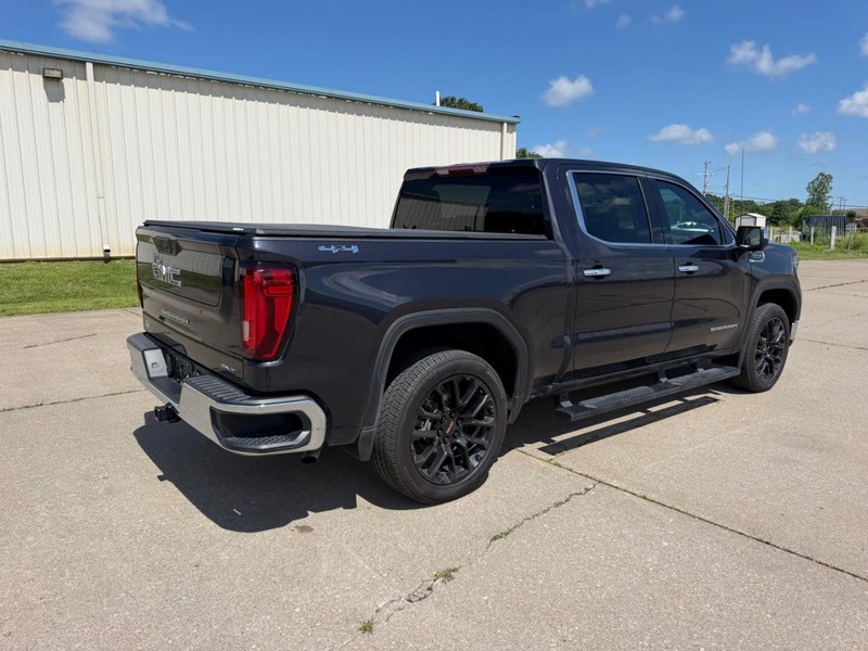 GMC Sierra 1500 Vehicle Full-screen Gallery Image 3