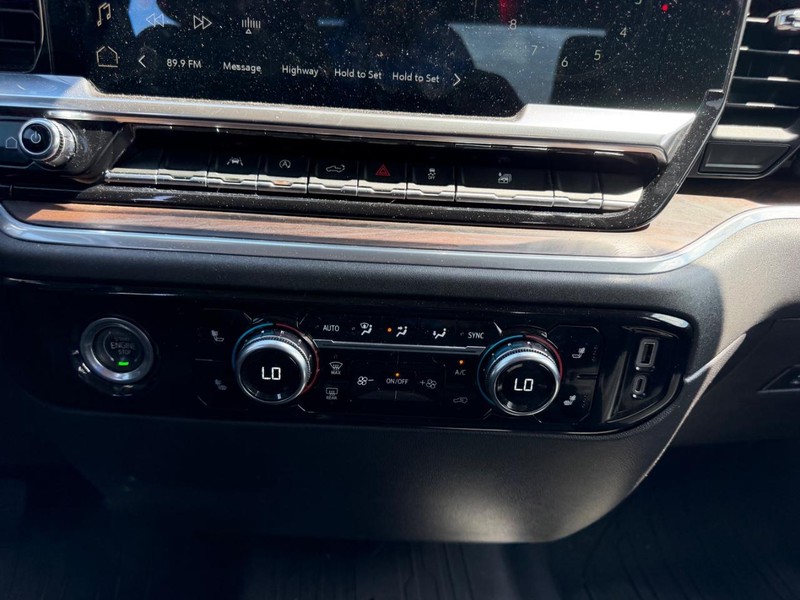 GMC Sierra 1500 Vehicle Full-screen Gallery Image 13