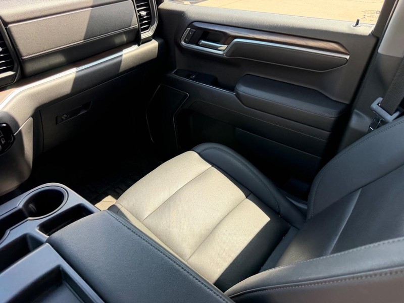 GMC Sierra 1500 Vehicle Full-screen Gallery Image 14