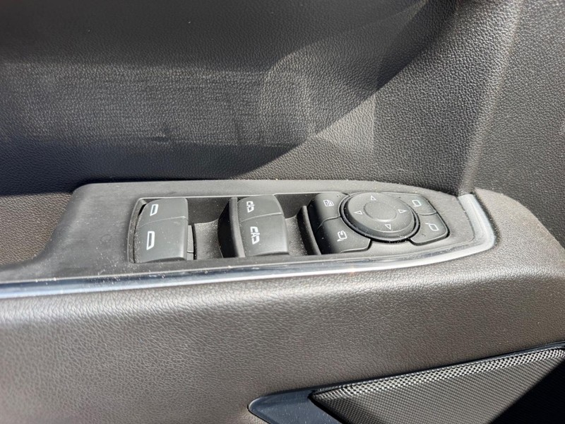 GMC Sierra 1500 Vehicle Full-screen Gallery Image 15
