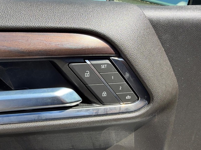 GMC Sierra 1500 Vehicle Full-screen Gallery Image 16