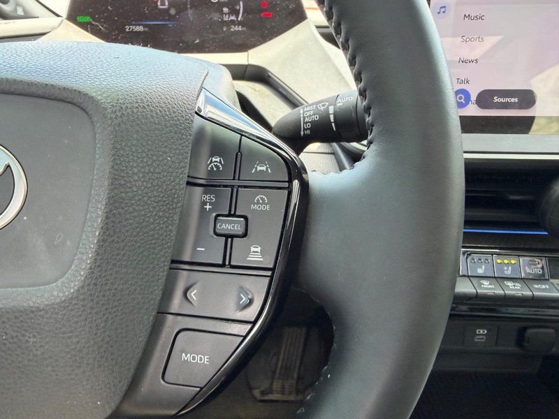 Toyota Prius Vehicle Full-screen Gallery Image 14