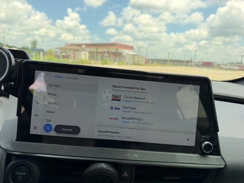 Toyota Prius Vehicle Full-screen Gallery Image 15