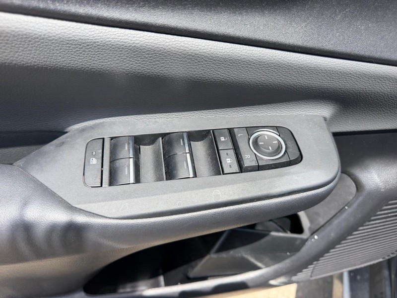Toyota Prius Vehicle Full-screen Gallery Image 19
