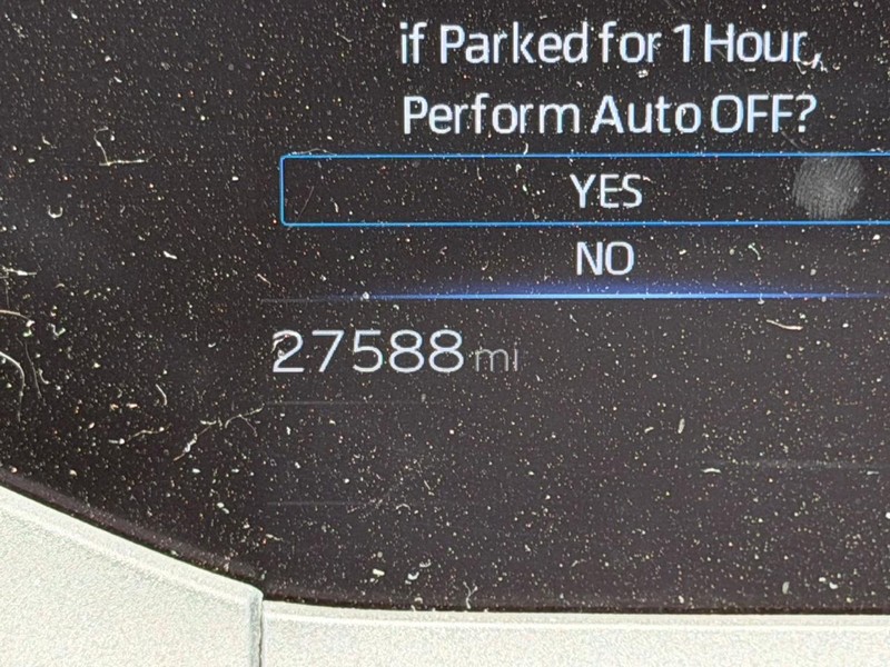 Toyota Prius Vehicle Full-screen Gallery Image 22