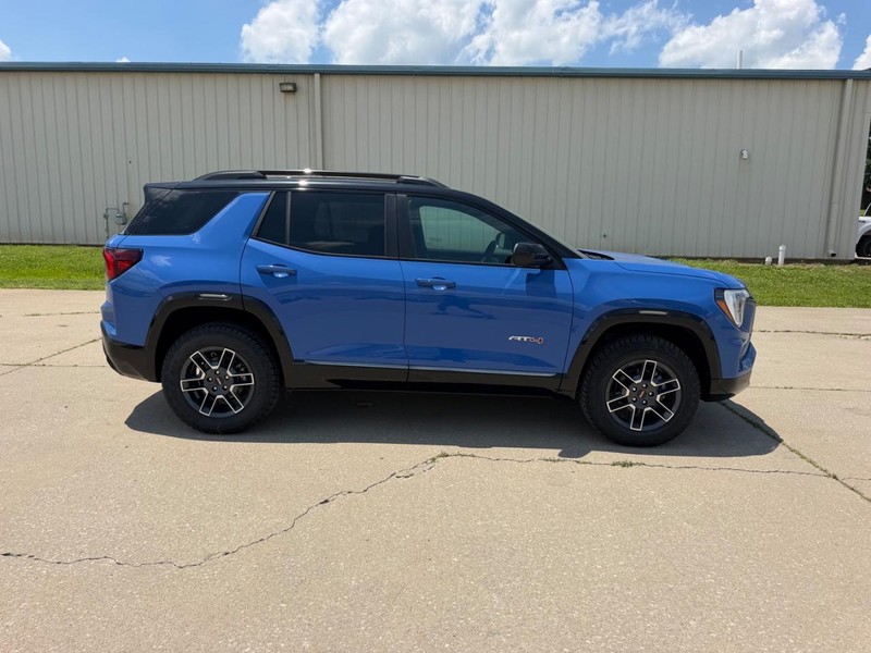 GMC Terrain Vehicle Full-screen Gallery Image 2