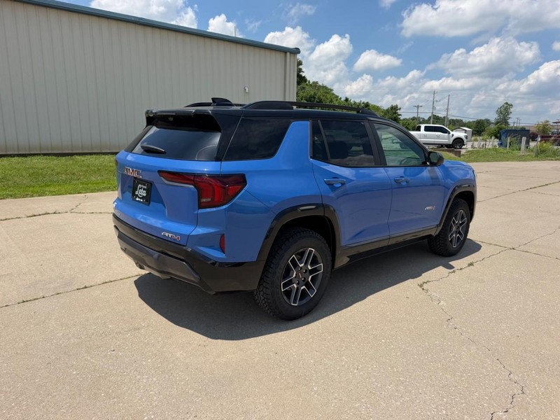 GMC Terrain Vehicle Full-screen Gallery Image 3