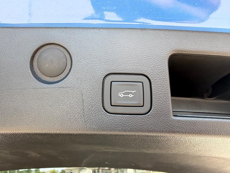 GMC Terrain Vehicle Full-screen Gallery Image 6