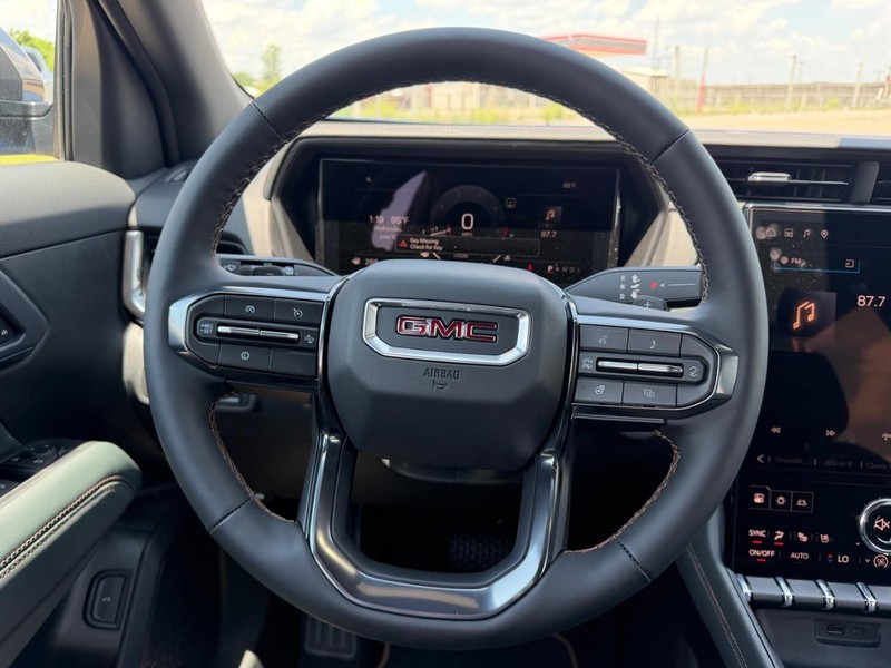 GMC Terrain Vehicle Full-screen Gallery Image 10