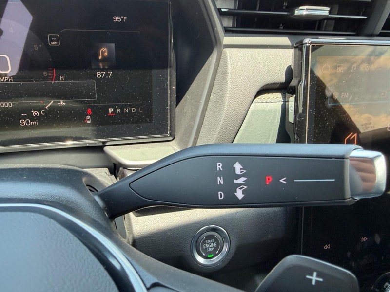 GMC Terrain Vehicle Full-screen Gallery Image 13