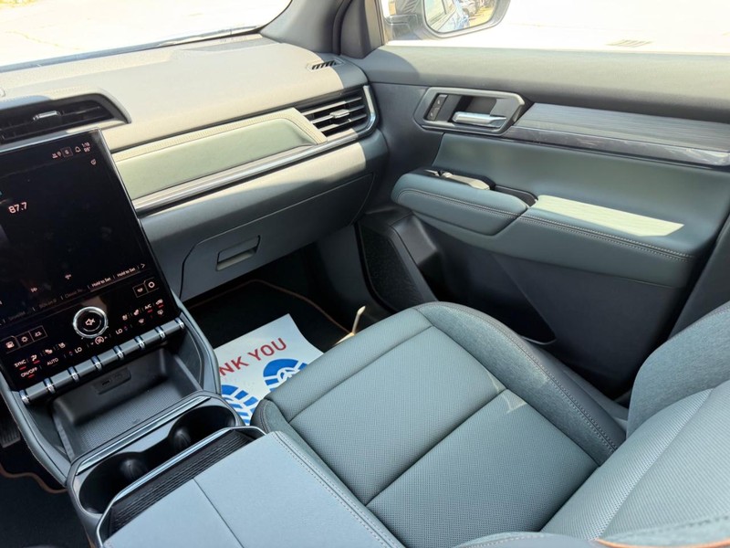 GMC Terrain Vehicle Full-screen Gallery Image 16