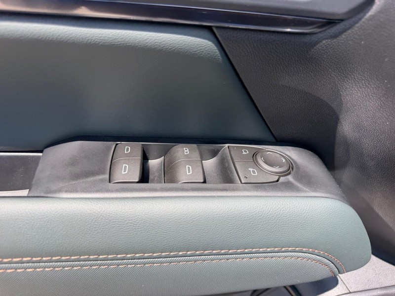GMC Terrain Vehicle Full-screen Gallery Image 17