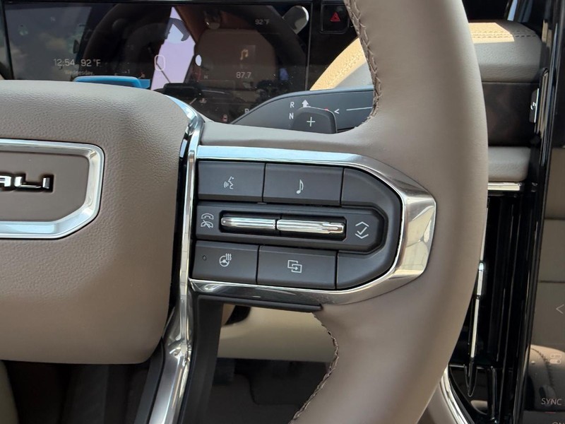 GMC Yukon XL Vehicle Full-screen Gallery Image 16