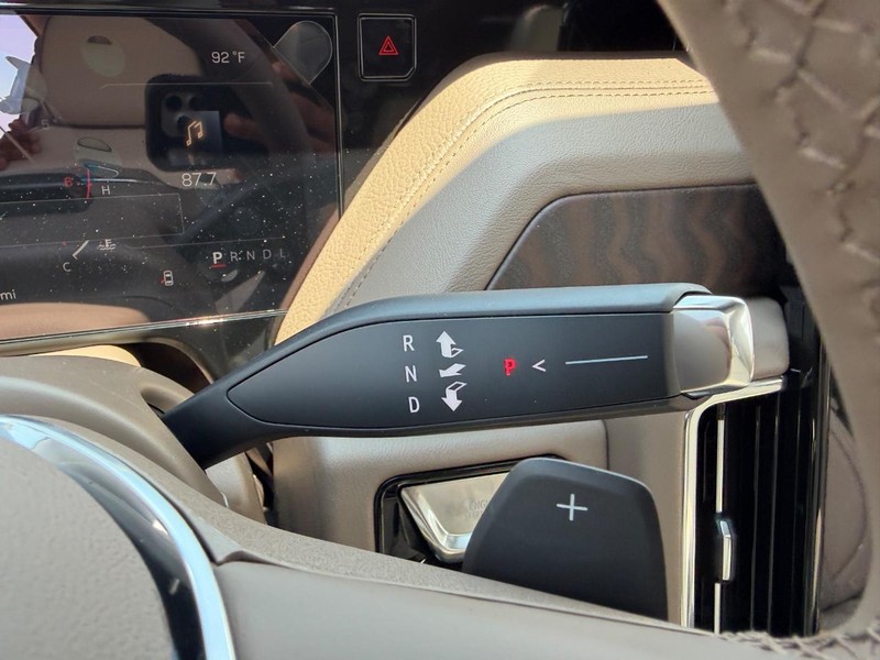 GMC Yukon XL Vehicle Full-screen Gallery Image 17