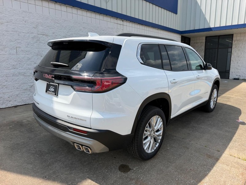 GMC Acadia Vehicle Full-screen Gallery Image 3