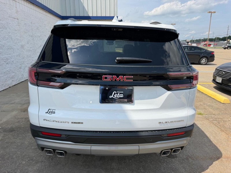 GMC Acadia Vehicle Full-screen Gallery Image 4