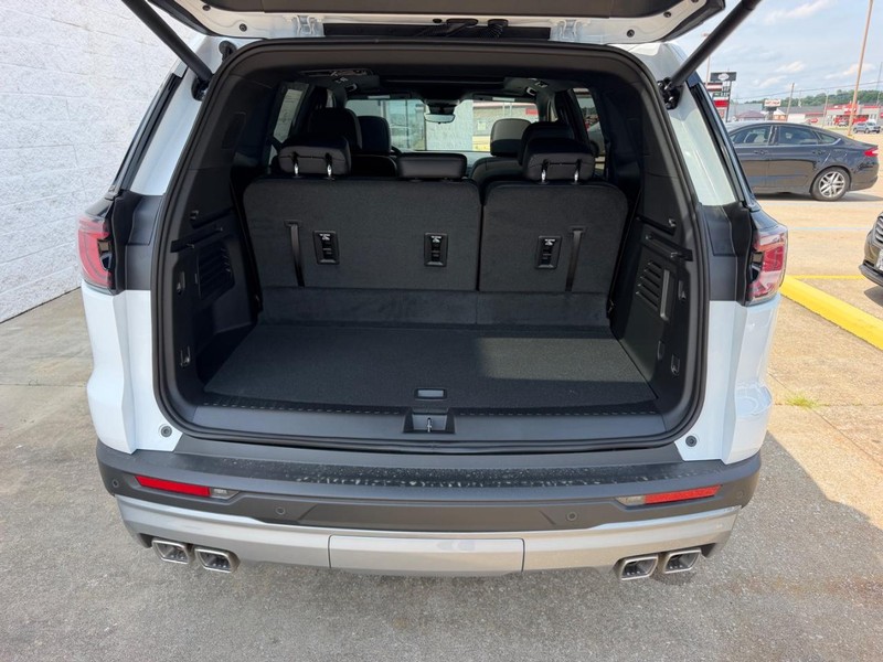 GMC Acadia Vehicle Full-screen Gallery Image 5