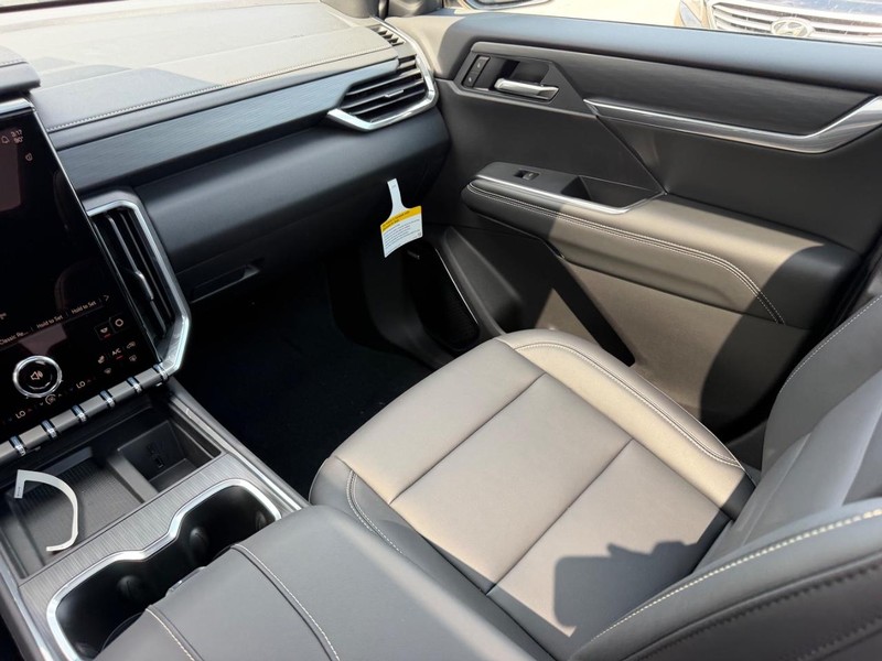 GMC Acadia Vehicle Full-screen Gallery Image 19
