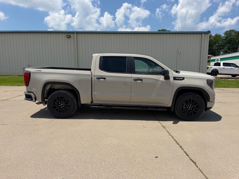 GMC Sierra 1500 Vehicle Full-screen Gallery Image 2