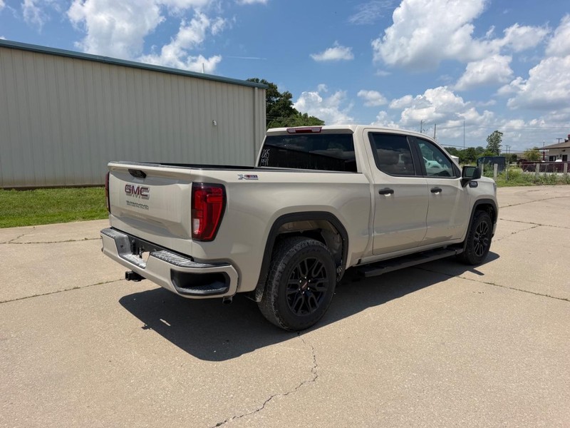 GMC Sierra 1500 Vehicle Full-screen Gallery Image 3