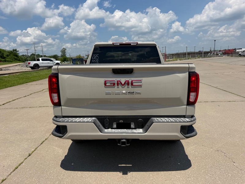 GMC Sierra 1500 Vehicle Full-screen Gallery Image 4