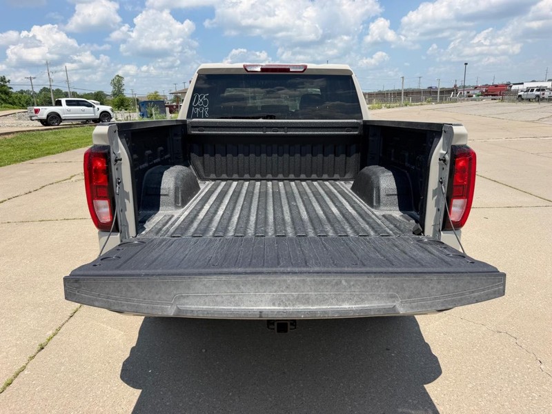 GMC Sierra 1500 Vehicle Full-screen Gallery Image 5