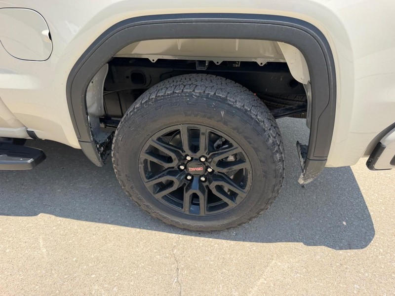 GMC Sierra 1500 Vehicle Full-screen Gallery Image 6