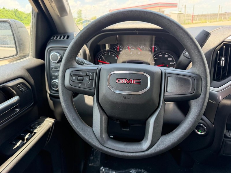 GMC Sierra 1500 Vehicle Full-screen Gallery Image 9