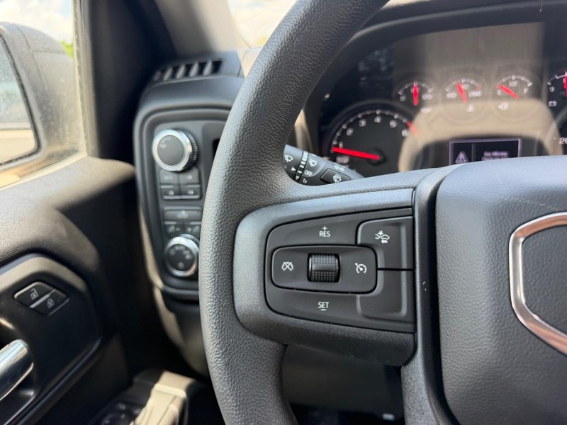 GMC Sierra 1500 Vehicle Full-screen Gallery Image 10