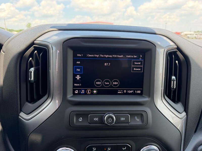 GMC Sierra 1500 Vehicle Full-screen Gallery Image 11