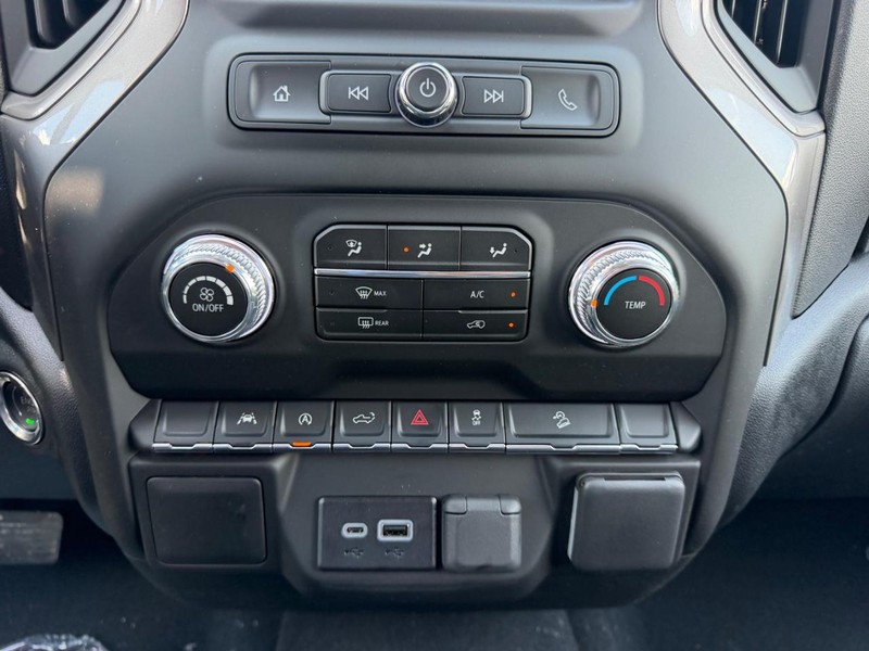 GMC Sierra 1500 Vehicle Full-screen Gallery Image 12