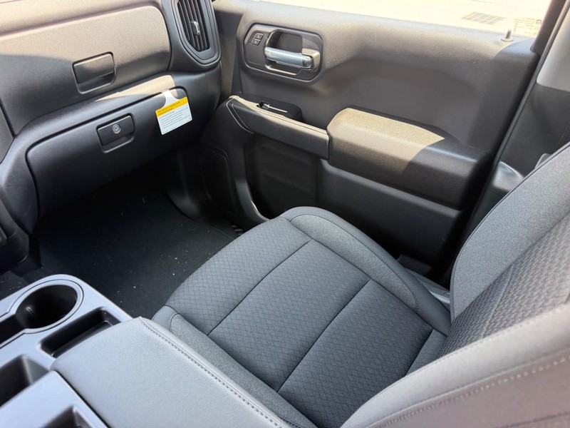 GMC Sierra 1500 Vehicle Full-screen Gallery Image 13