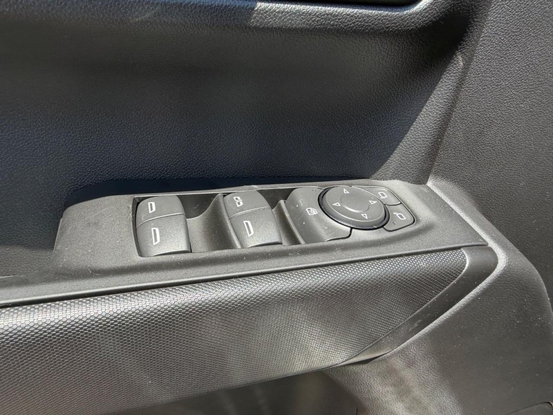 GMC Sierra 1500 Vehicle Full-screen Gallery Image 14