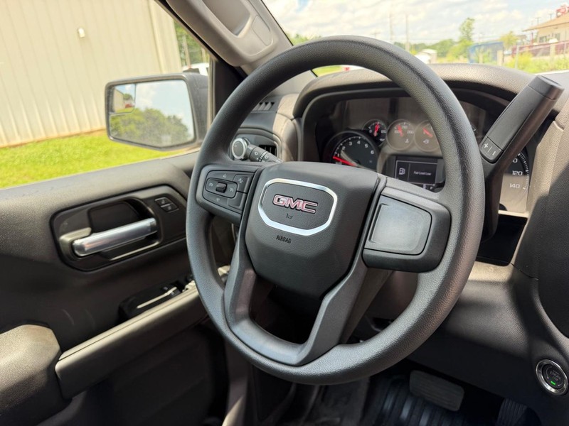 GMC Sierra 1500 Vehicle Full-screen Gallery Image 8