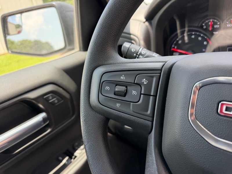 GMC Sierra 1500 Vehicle Full-screen Gallery Image 9