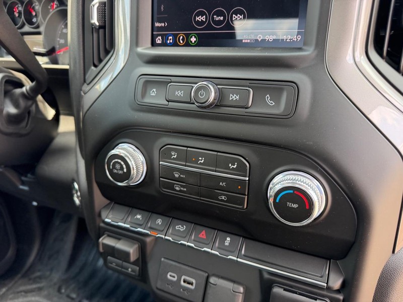 GMC Sierra 1500 Vehicle Full-screen Gallery Image 11