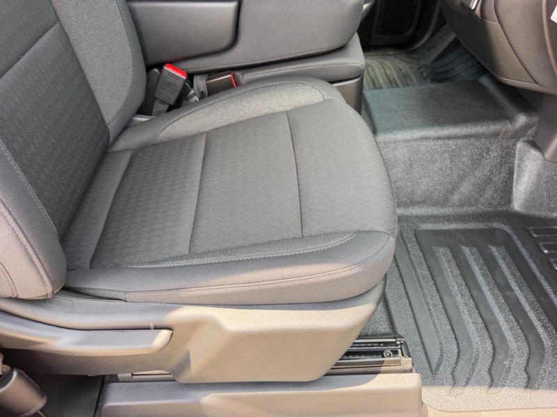 GMC Sierra 1500 Vehicle Full-screen Gallery Image 12