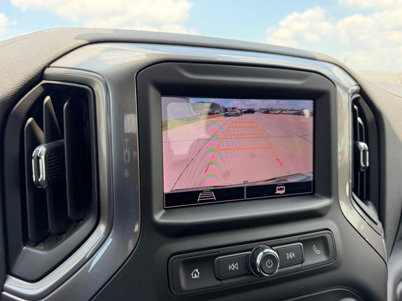 GMC Sierra 1500 Vehicle Full-screen Gallery Image 16