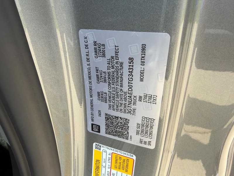 GMC Sierra 1500 Vehicle Full-screen Gallery Image 17
