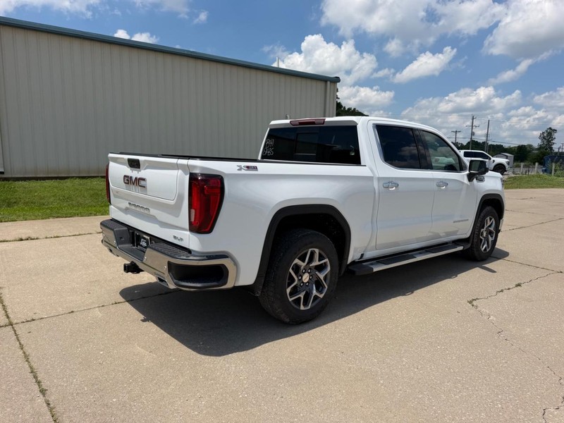 GMC Sierra 1500 Vehicle Full-screen Gallery Image 3