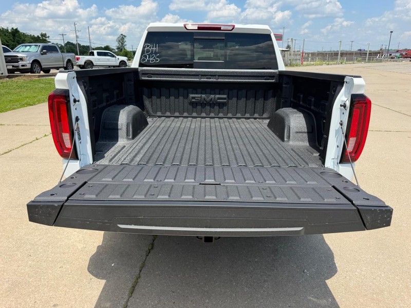 GMC Sierra 1500 Vehicle Full-screen Gallery Image 5