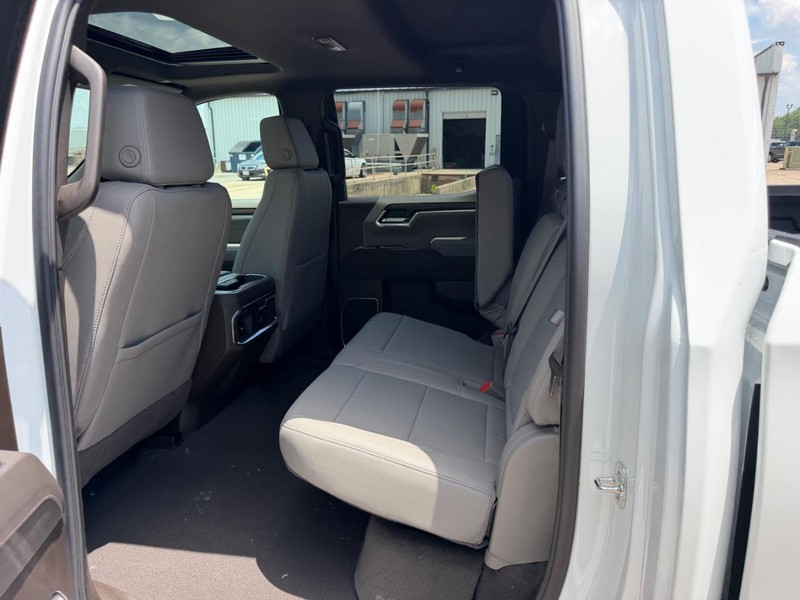 GMC Sierra 1500 Vehicle Full-screen Gallery Image 7