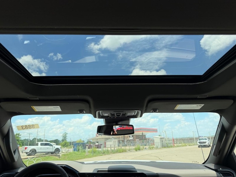 GMC Sierra 1500 Vehicle Full-screen Gallery Image 8