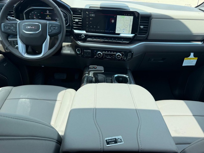 GMC Sierra 1500 Vehicle Full-screen Gallery Image 9