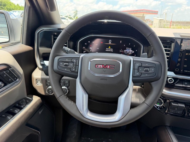 GMC Sierra 1500 Vehicle Full-screen Gallery Image 10