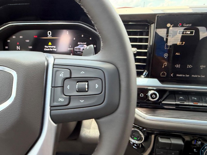 GMC Sierra 1500 Vehicle Full-screen Gallery Image 12